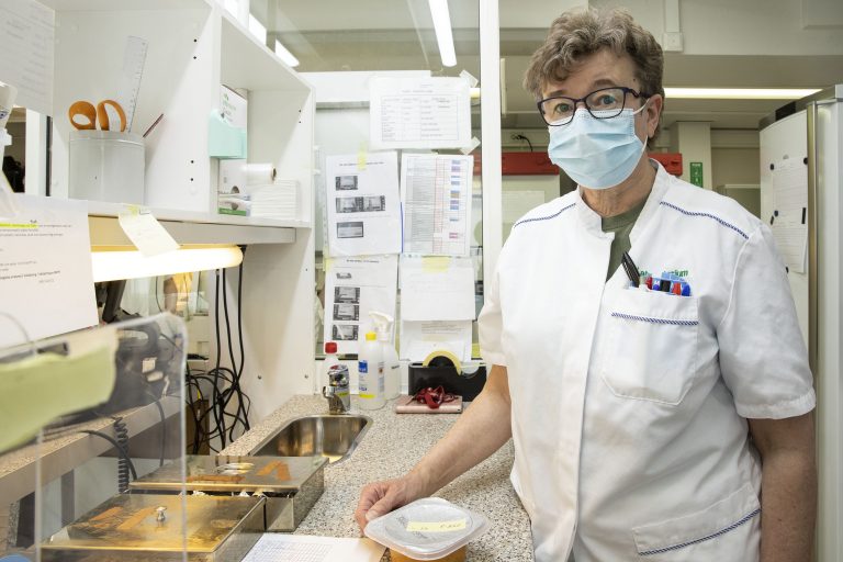 Laborantens osynliga men viktiga arbete – Snellman Group